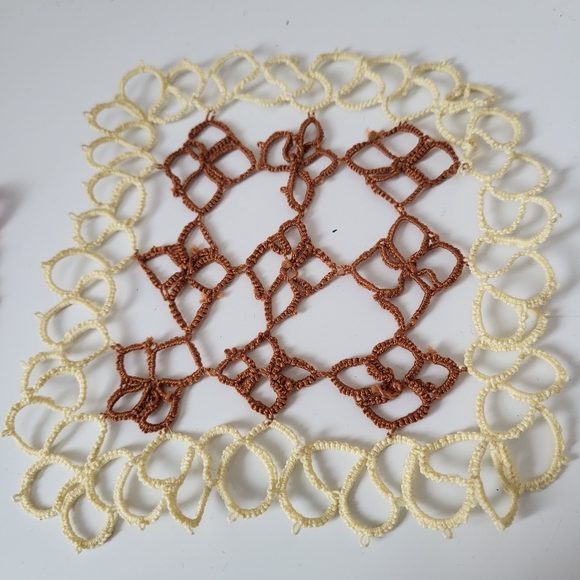 Lot of Three Vintage Crocheted Tatted Doilies - Picture 9 of 11